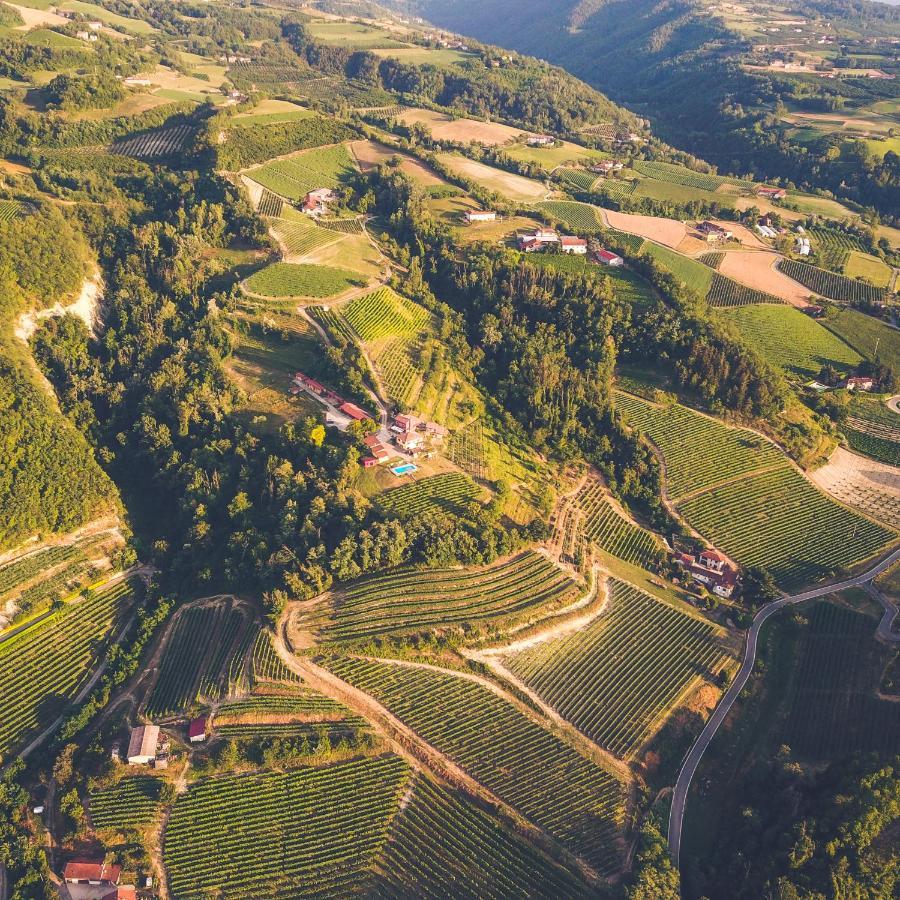 Tenuta Monteoliveto - Family Cottage - Agriturismo Nelle Langhe Vesime ภายนอก รูปภาพ